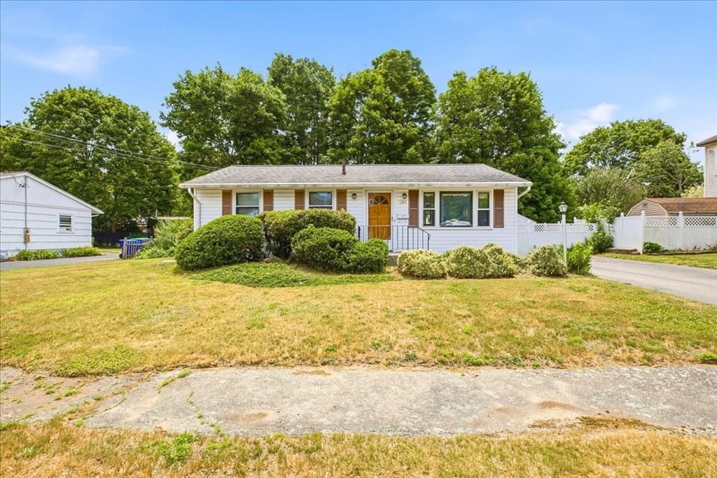 20 Pine Hill Ter, Rockland MA 02370
