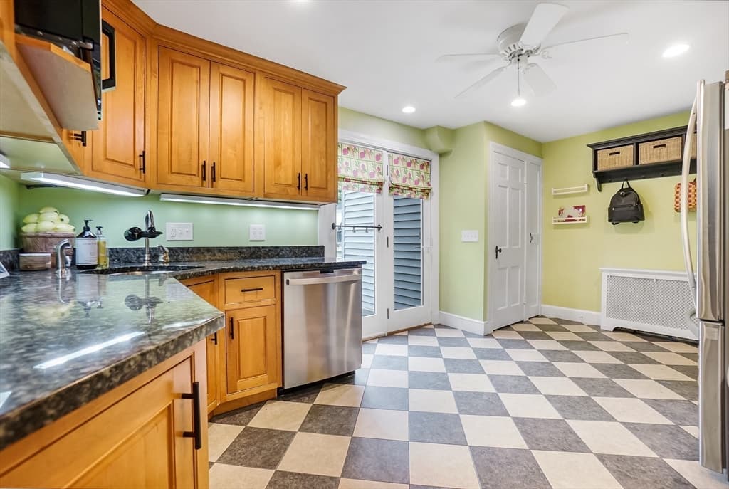 158 Warren Street, Waltham MA 02453 photo 13