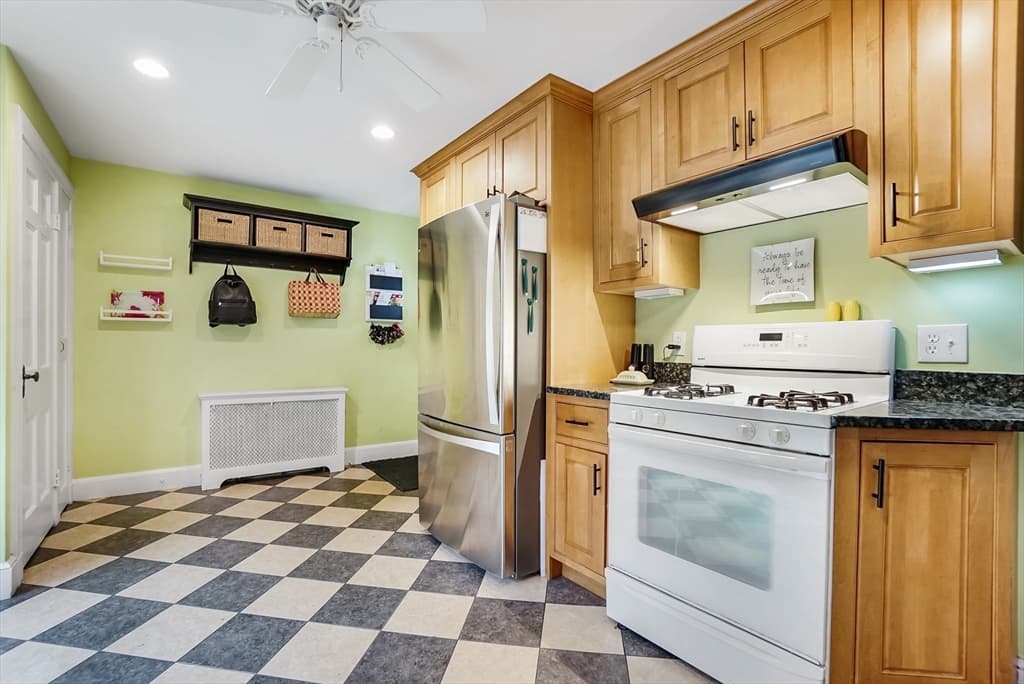 158 Warren Street, Waltham MA 02453 photo 12