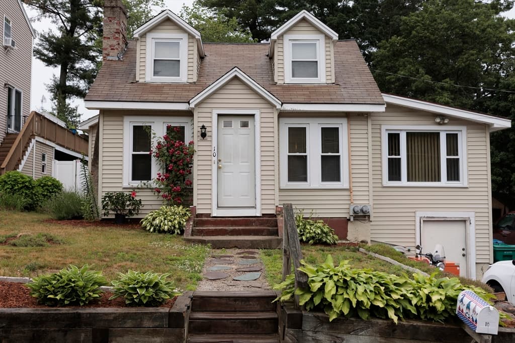 10 Larsen Ln, Billerica MA 01862