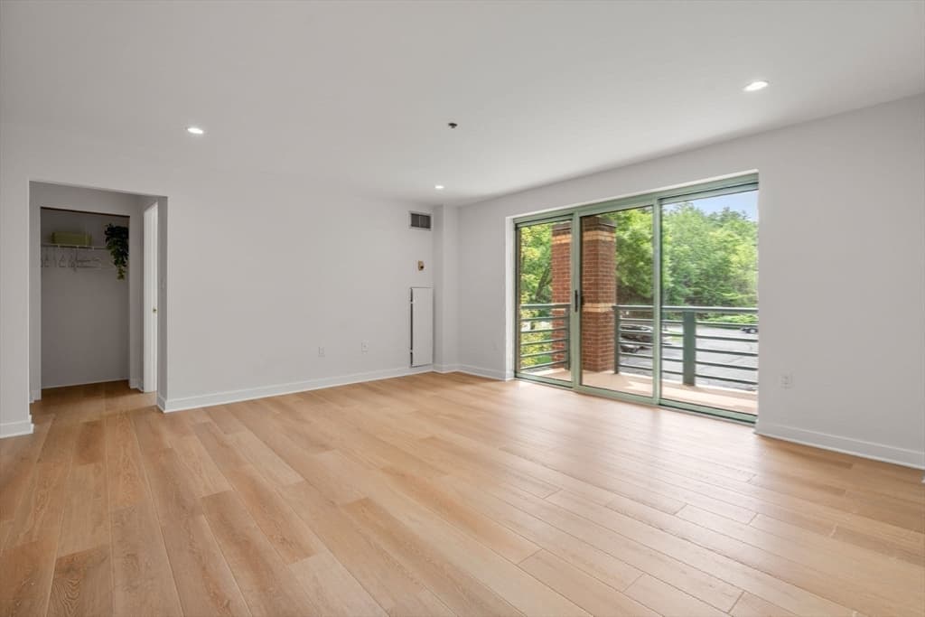 Condominium at 273 Cambridge Road # 205, Woburn MA 01801, Woburn, photo 10 of 34