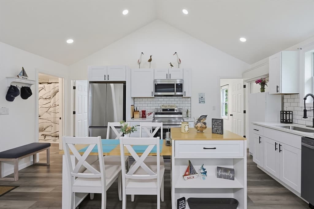 Single Family Residence at 1703 Crandall Rd, Tiverton RI 02878, Tiverton, photo 6 of 14