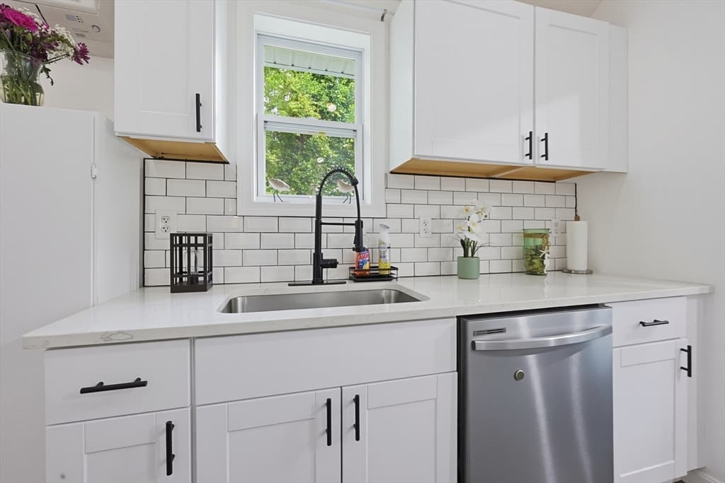 Single Family Residence at 1703 Crandall Rd, Tiverton RI 02878, Tiverton, photo 7 of 14