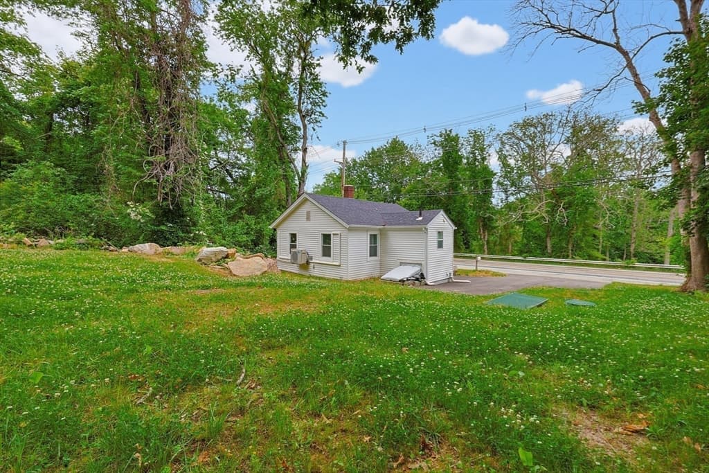 Single Family Residence at 1703 Crandall Rd, Tiverton RI 02878, Tiverton, photo 14 of 14