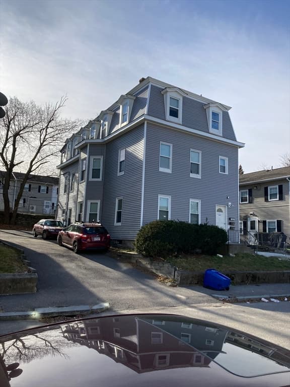 21 Dix St, Worcester MA 01609
