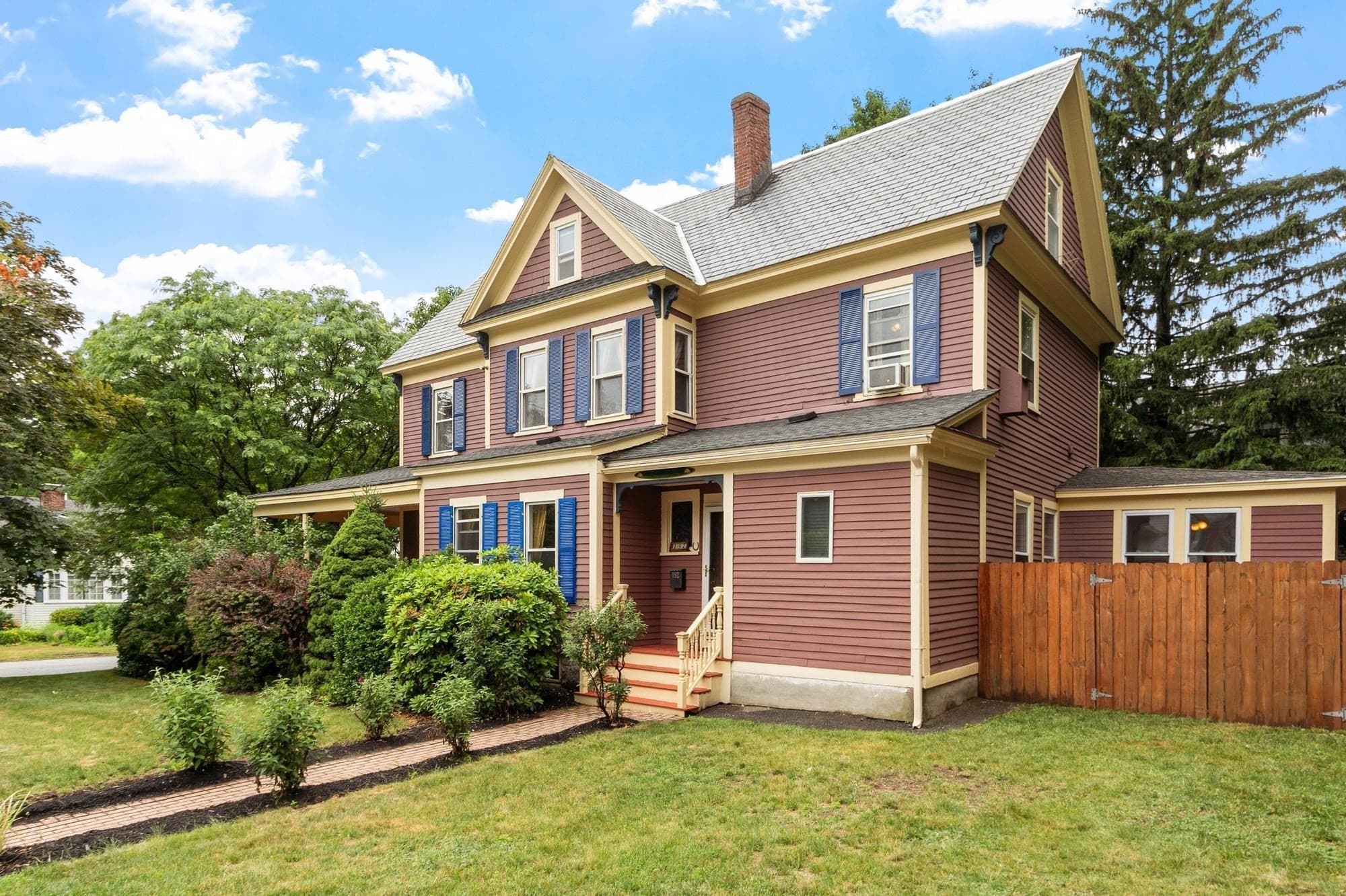 Single Family Residence at 192 Wentworth Ave, Lowell MA 01852, photo 3 of 38