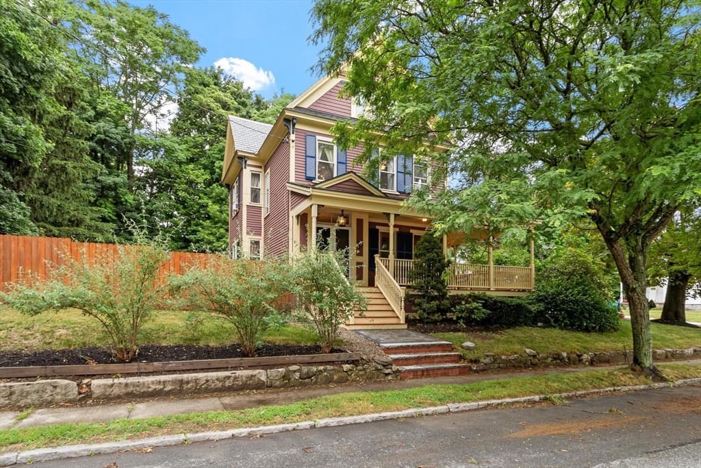 192 Wentworth Ave, Lowell MA 01852