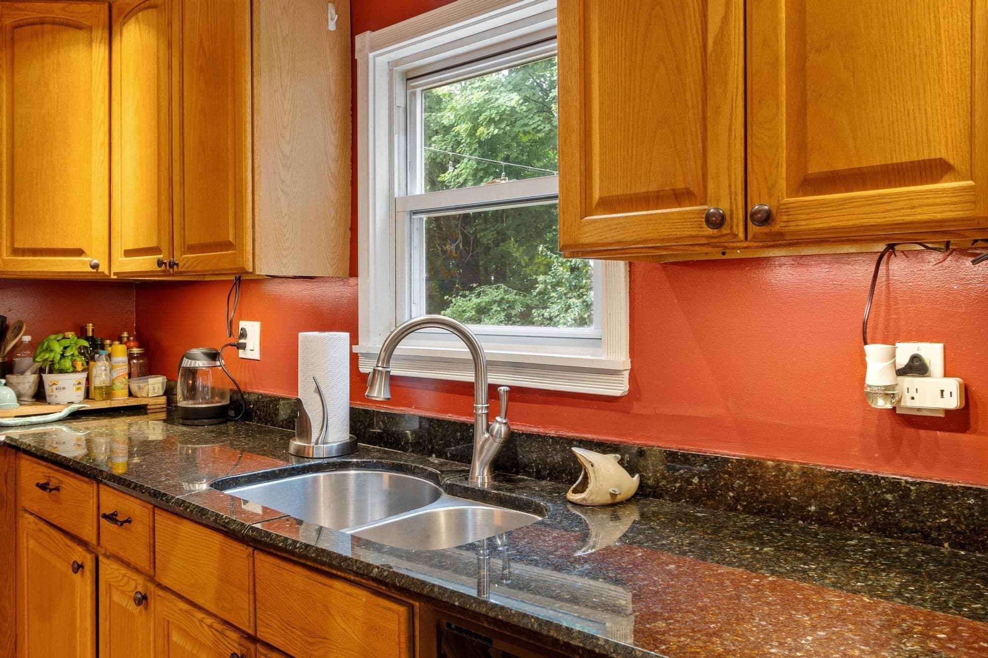 Single Family Residence at 192 Wentworth Ave, Lowell MA 01852, photo 9 of 38