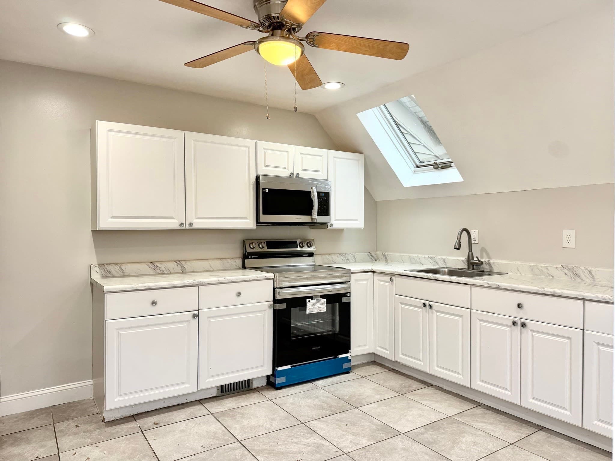 3 Family at 31-33 Hollingsworth St, Lynn MA 01902, Lynn, photo 6 of 40