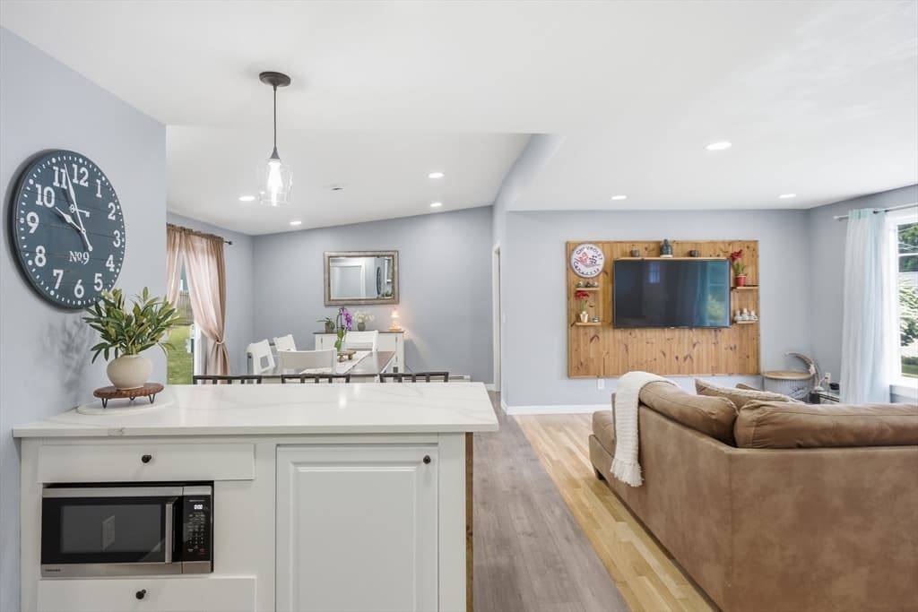 91 Bunkerhill Pkwy, West Boylston MA 01583 photo 6