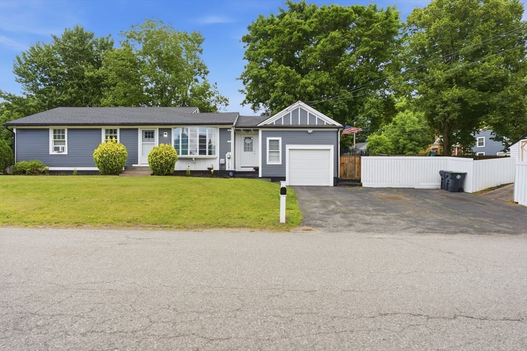 91 Bunkerhill Pkwy, West Boylston MA 01583