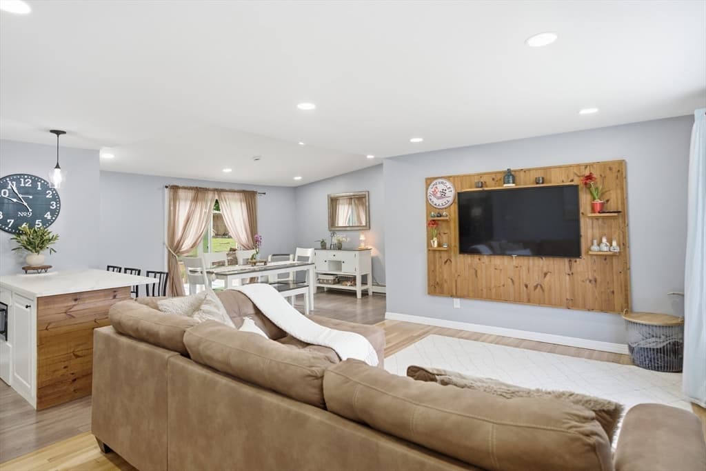 91 Bunkerhill Pkwy, West Boylston MA 01583 photo 8