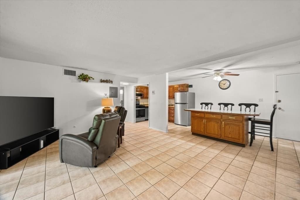 Condominium at 171 Highland Street # 103, Taunton MA 02780, Taunton, photo 7 of 15