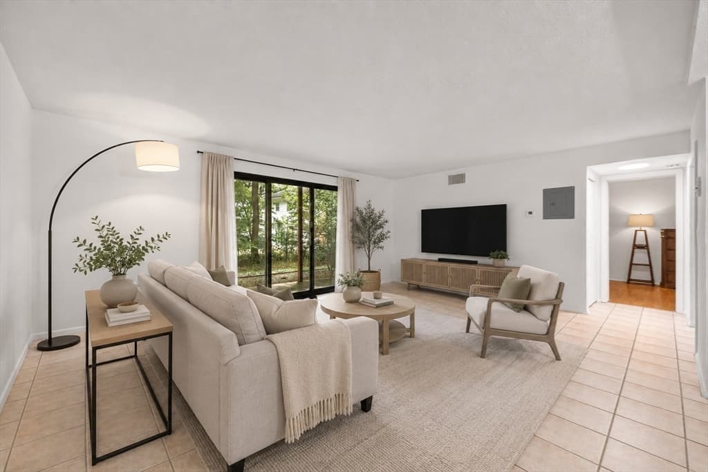 Condominium at 171 Highland Street # 103, Taunton MA 02780, Taunton, photo 3 of 15