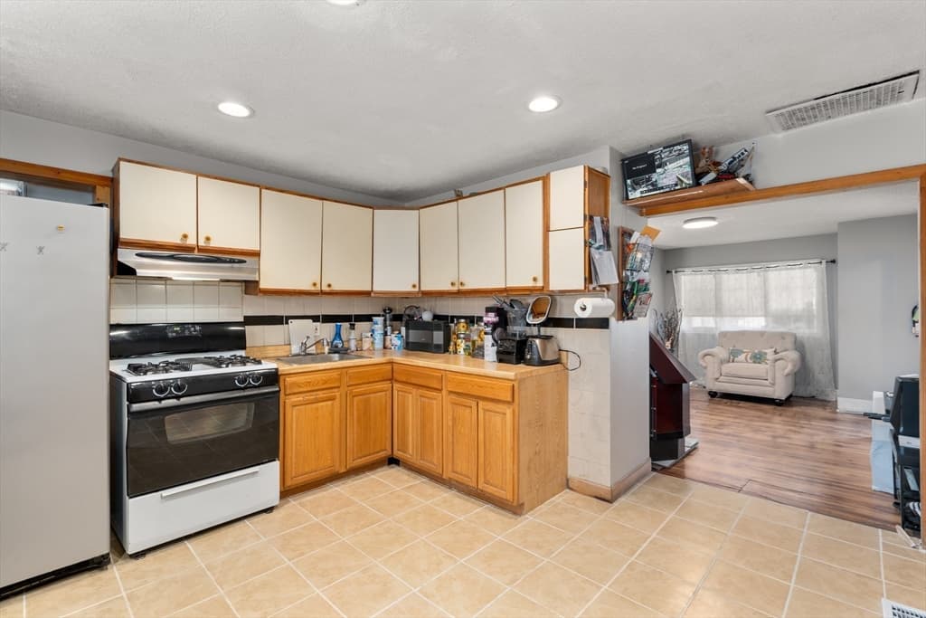 Single Family Residence at 24 Hathaway St, Lynn MA 01905, photo 5 of 16