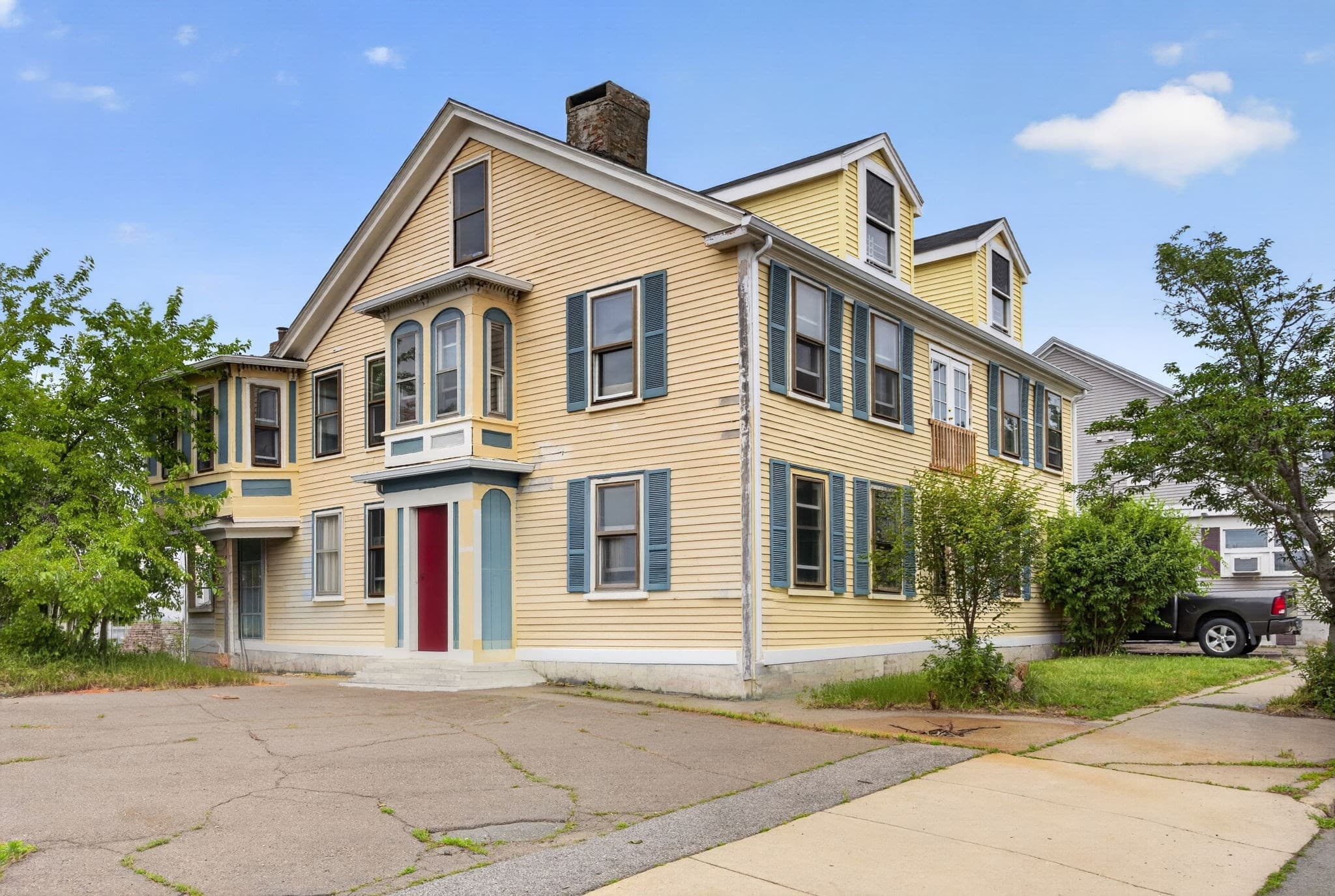 4 Family at 328-330 Cabot St, Beverly MA 01915, Beverly, photo 2 of 33