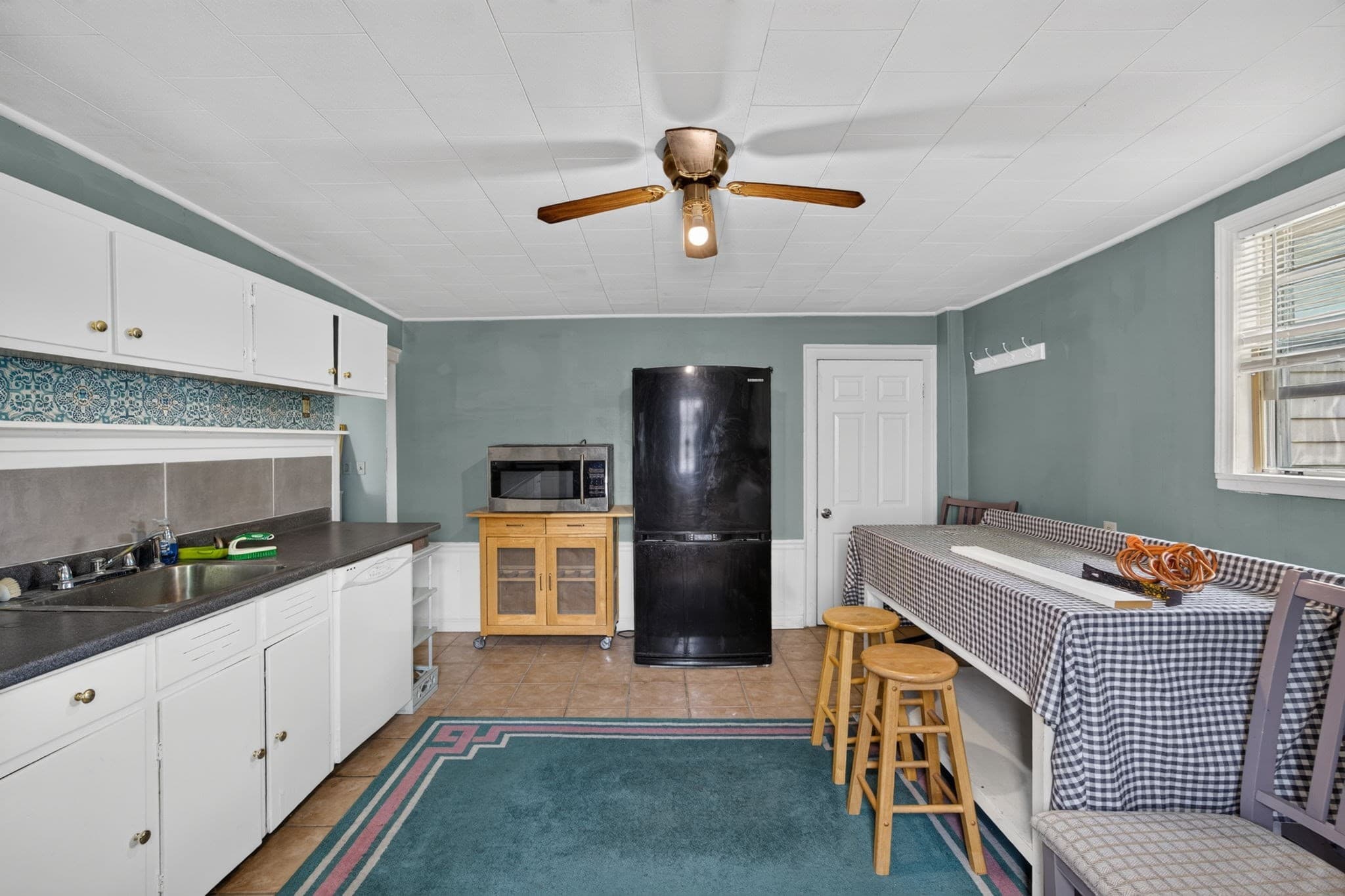 4 Family at 328-330 Cabot St, Beverly MA 01915, Beverly, photo 5 of 33