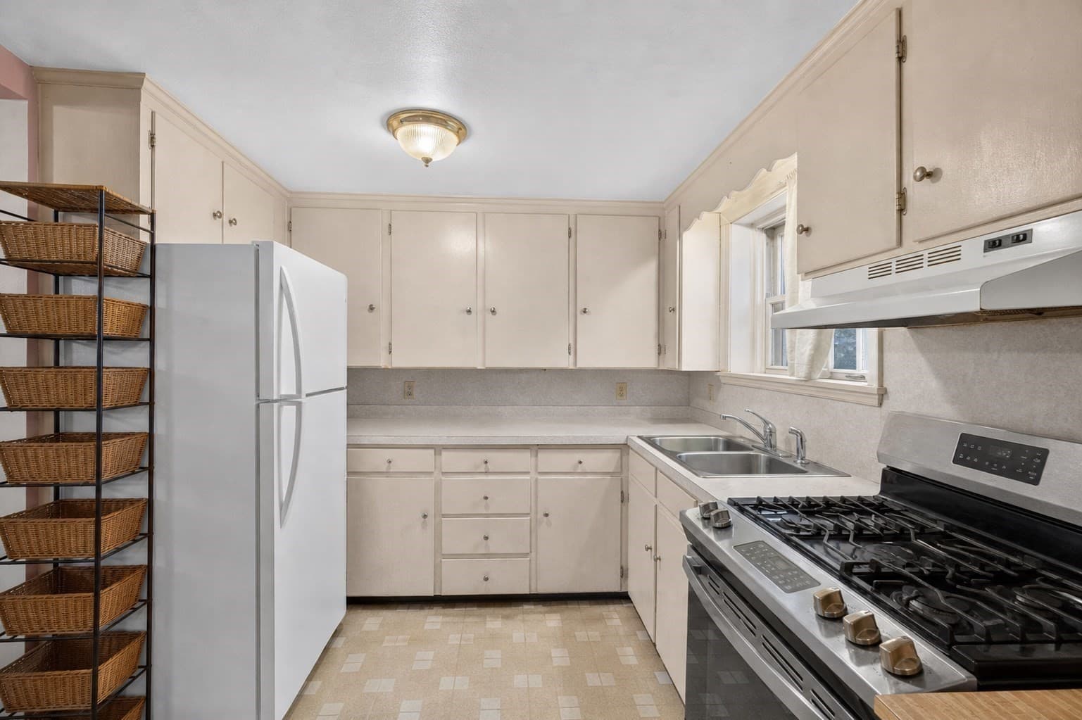 4 Family at 328-330 Cabot St, Beverly MA 01915, Beverly, photo 10 of 33