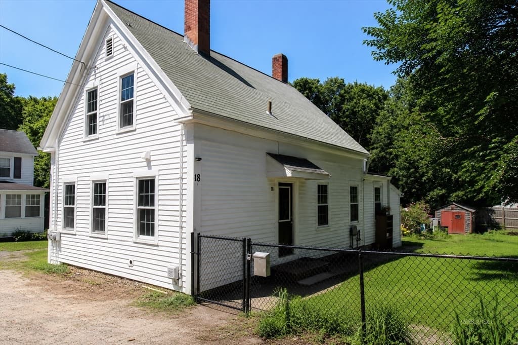 18 Bolton Pl, Bridgewater MA 02324