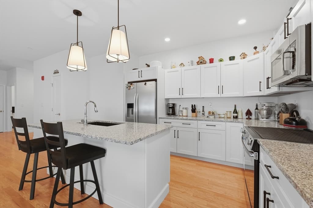 Condominium at 266 Monponsett # 1109, Halifax MA 02338, Halifax, photo 2 of 37