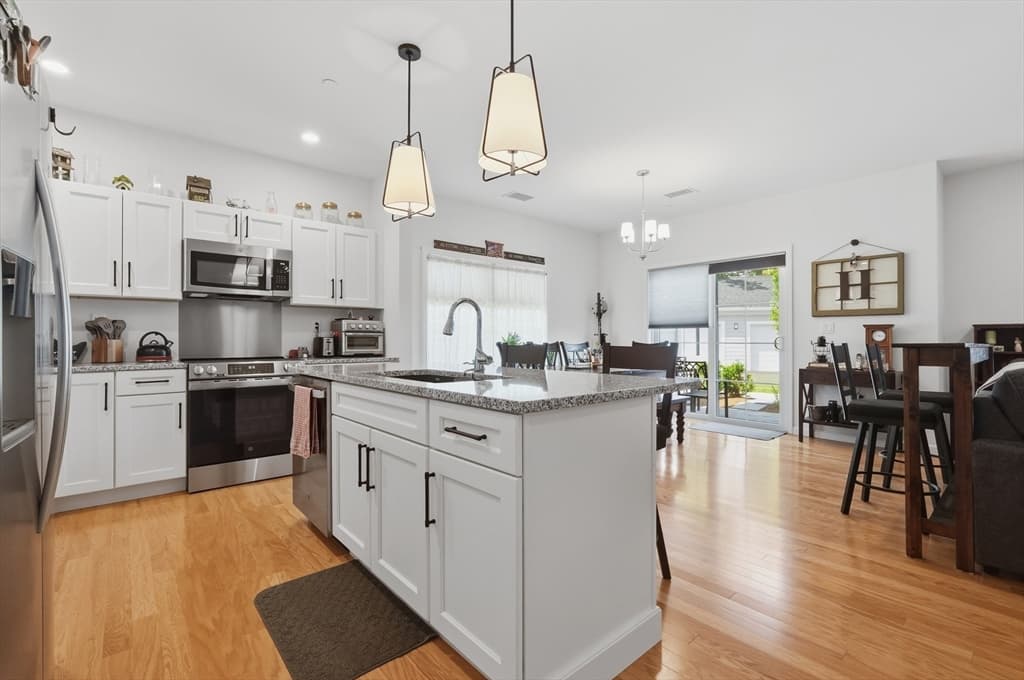 Condominium at 266 Monponsett # 1109, Halifax MA 02338, Halifax, photo 5 of 37