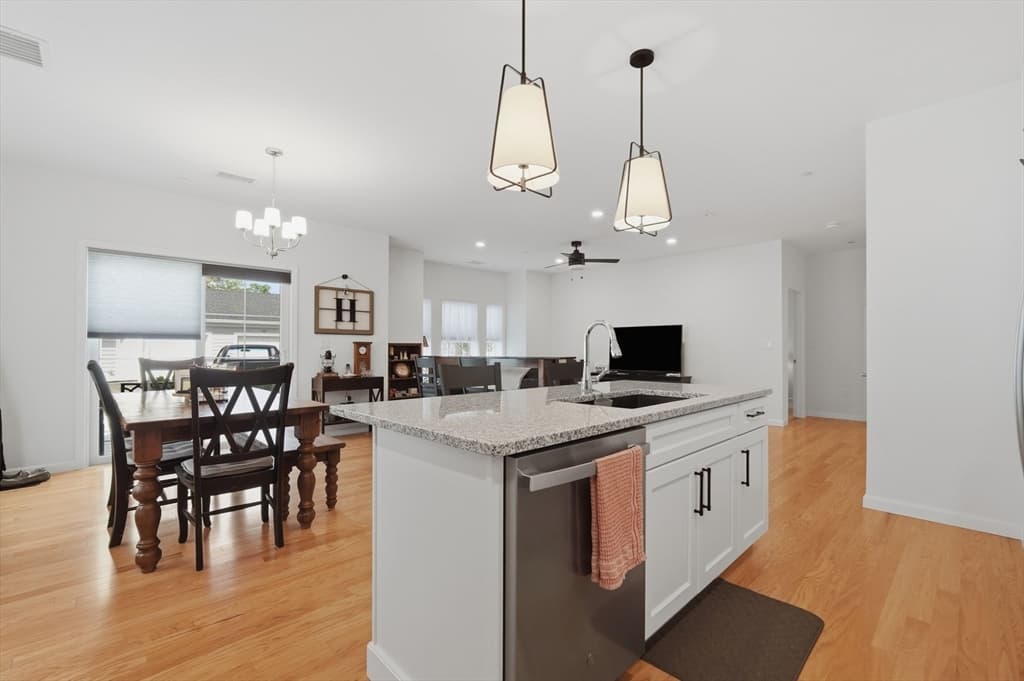 Condominium at 266 Monponsett # 1109, Halifax MA 02338, Halifax, photo 10 of 37