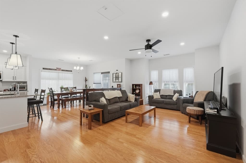 Condominium at 266 Monponsett # 1109, Halifax MA 02338, Halifax, photo 4 of 37