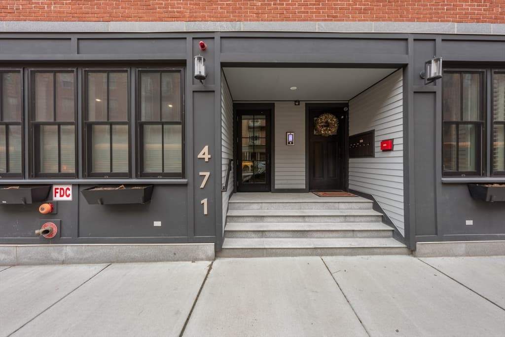 Condominium at 471 Hanover St # 2, Boston MA 02113, photo 12 of 12