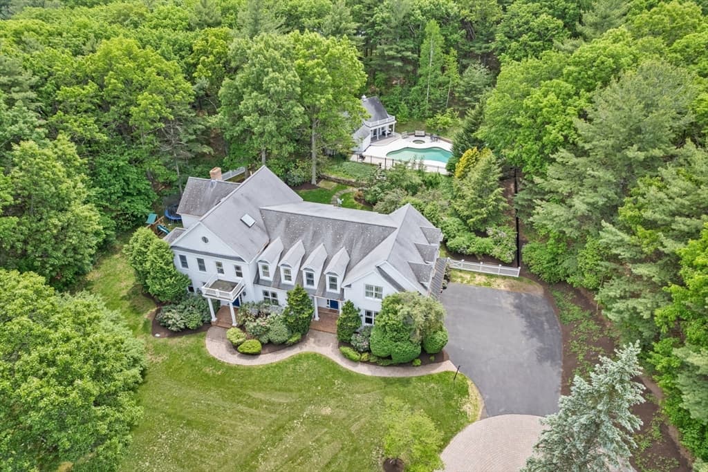 26 Woodridge Rd, Dover MA 02030