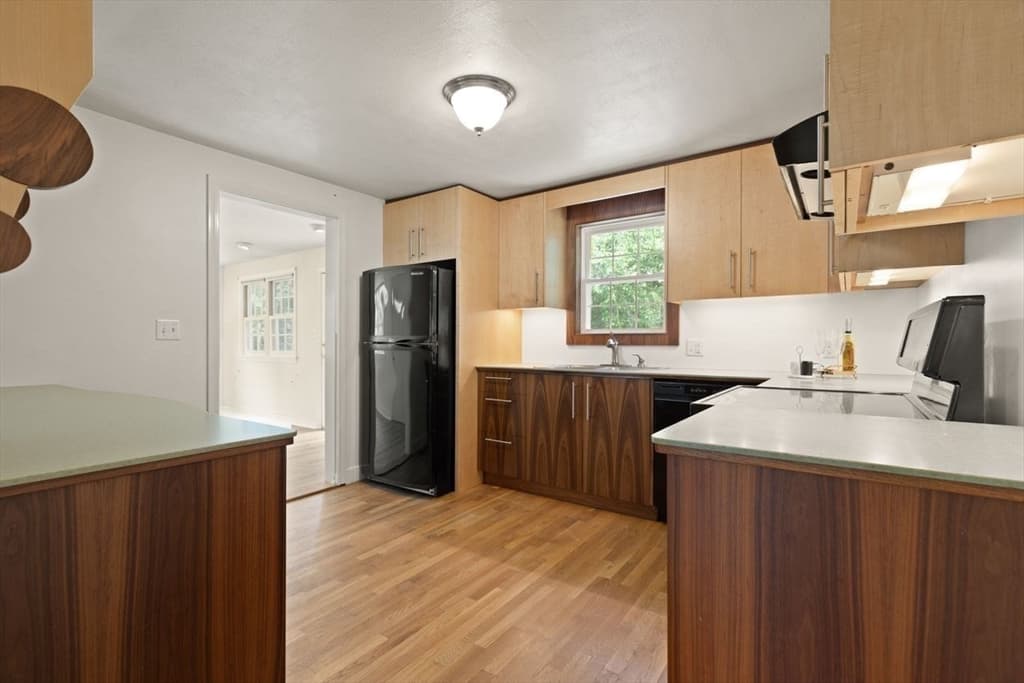 24 Pleasant Park Rd, Sharon MA 02067 photo 9