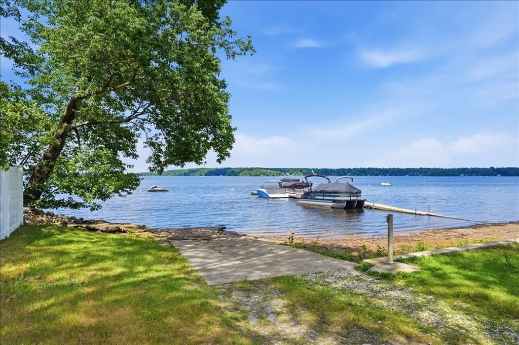 6 Gerard Ave, Freetown MA 02717 photo 3