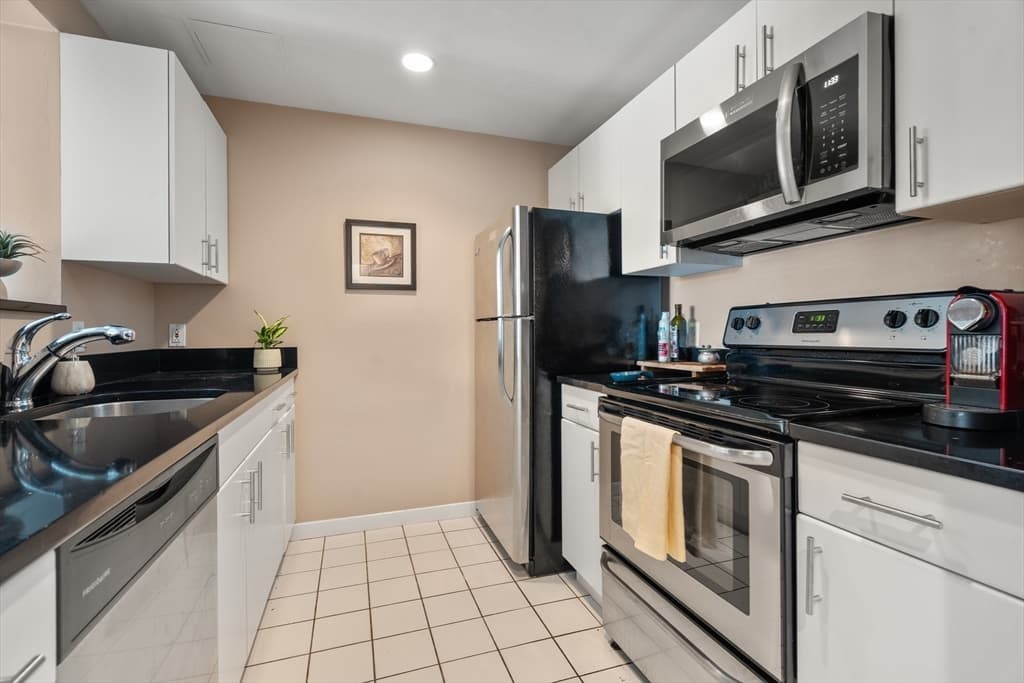 Condominium at 950 Massachusetts Ave # 514, Cambridge MA 02139, photo 3 of 18