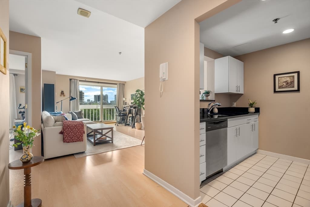 Condominium at 950 Massachusetts Ave # 514, Cambridge MA 02139, photo 4 of 18