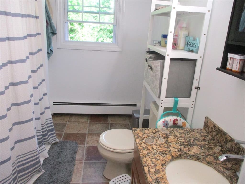 Condominium at 202 Heritage Ln # 202, Auburn MA 01501, Auburn, photo 8 of 11