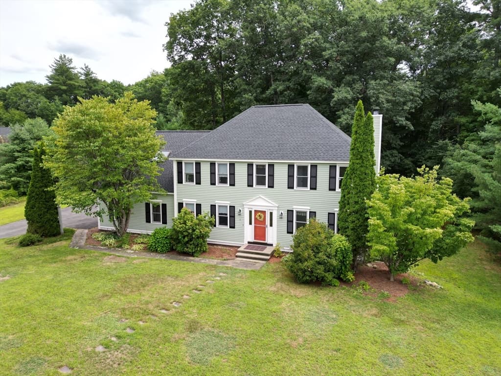 5 Nursery Rd, Pepperell MA 01463