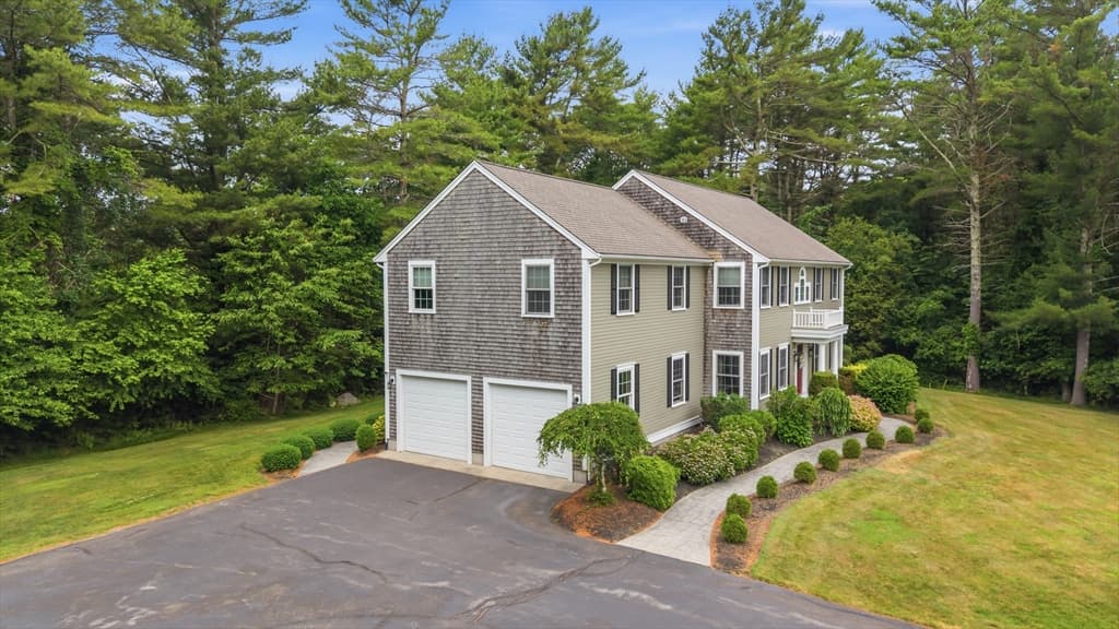 Single Family Residence at 4 Rileys Way, Dartmouth MA 02747, Dartmouth, photo 2 of 40