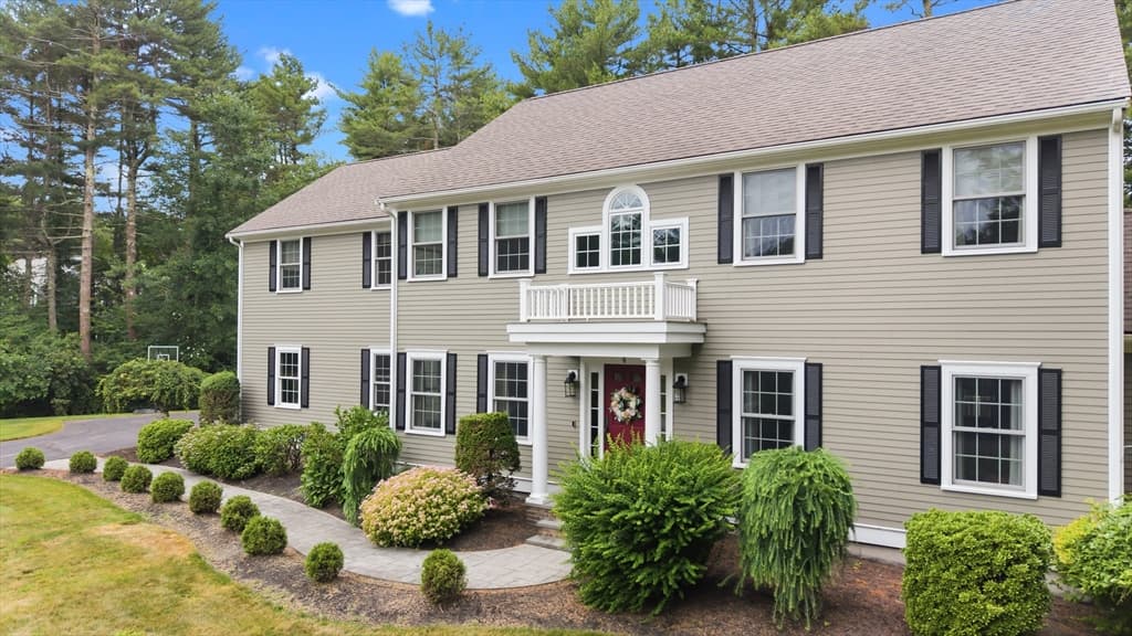 Single Family Residence at 4 Rileys Way, Dartmouth MA 02747, Dartmouth, photo 6 of 40