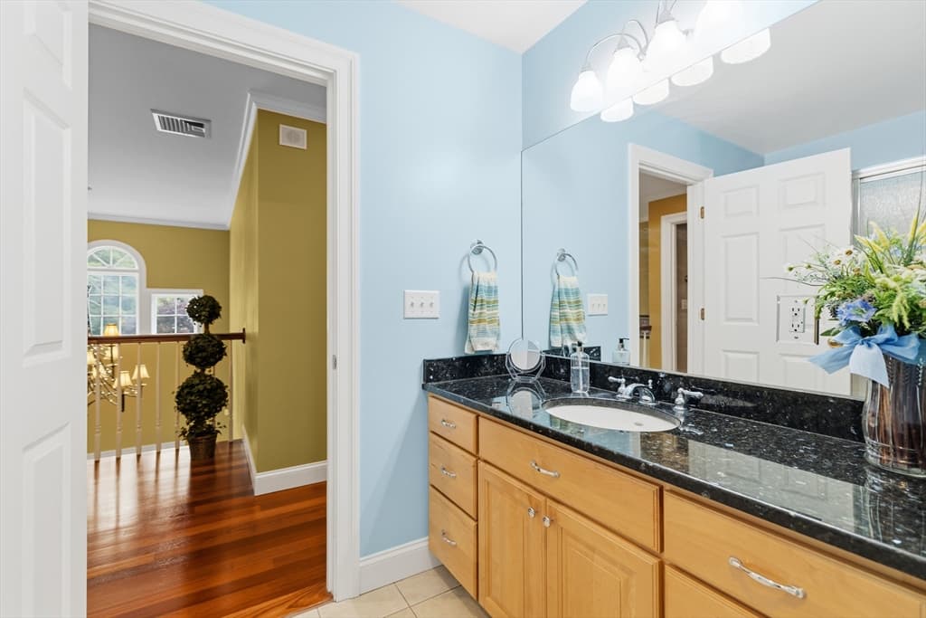 Single Family Residence at 4 Rileys Way, Dartmouth MA 02747, Dartmouth, photo 13 of 40