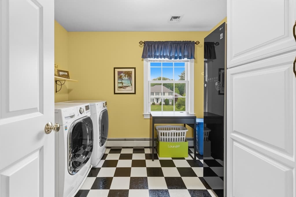 Single Family Residence at 4 Rileys Way, Dartmouth MA 02747, Dartmouth, photo 17 of 40