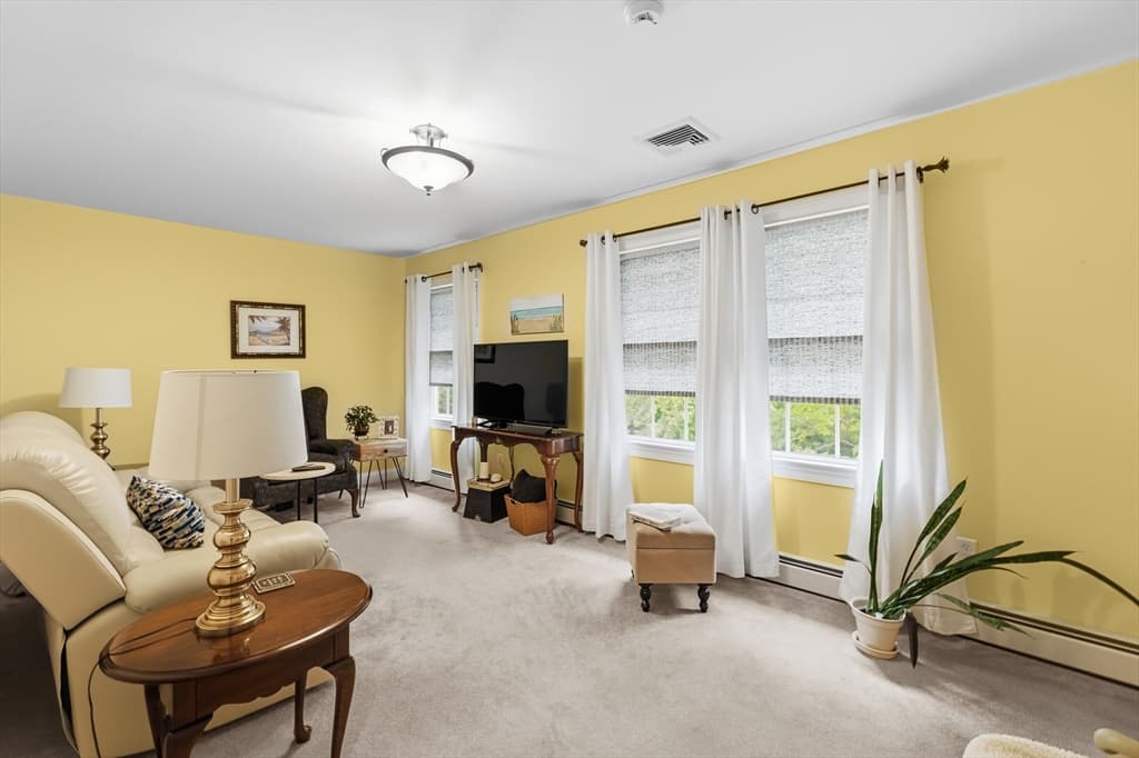 Single Family Residence at 4 Rileys Way, Dartmouth MA 02747, Dartmouth, photo 16 of 40