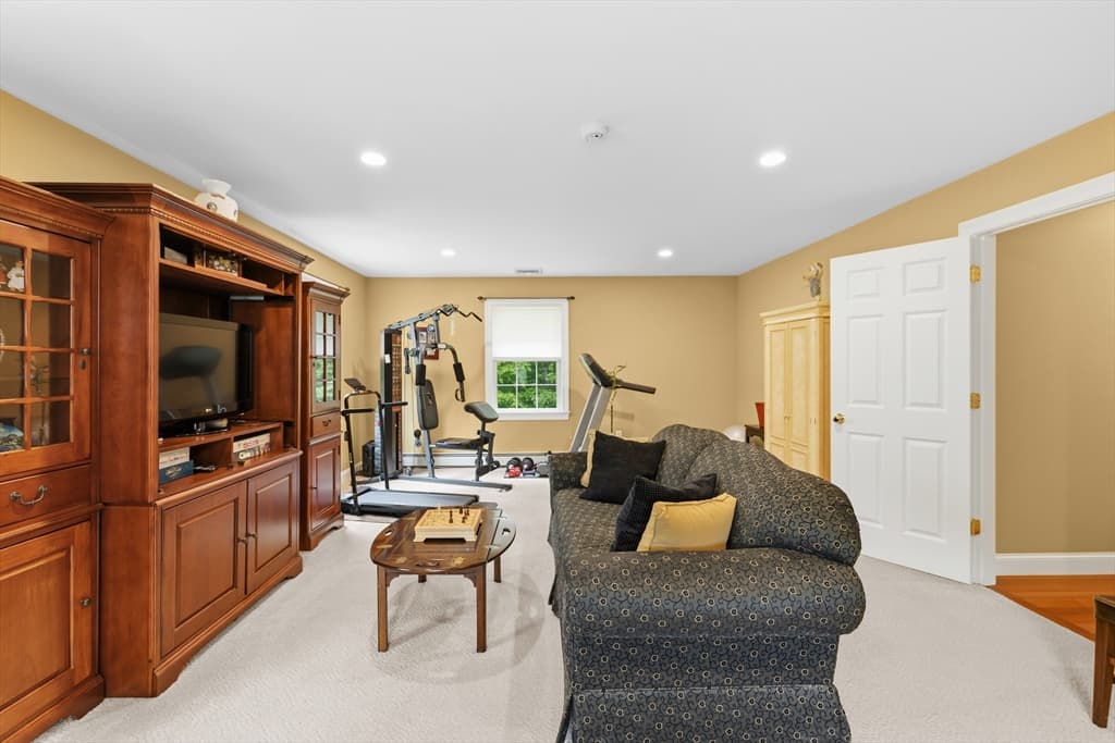 Single Family Residence at 4 Rileys Way, Dartmouth MA 02747, Dartmouth, photo 22 of 40
