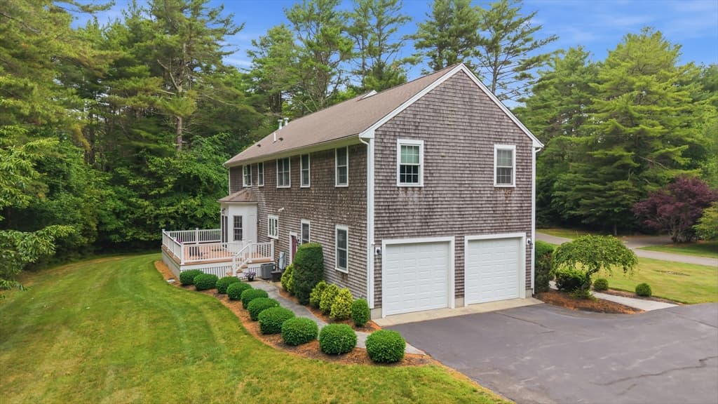 Single Family Residence at 4 Rileys Way, Dartmouth MA 02747, Dartmouth, photo 3 of 40