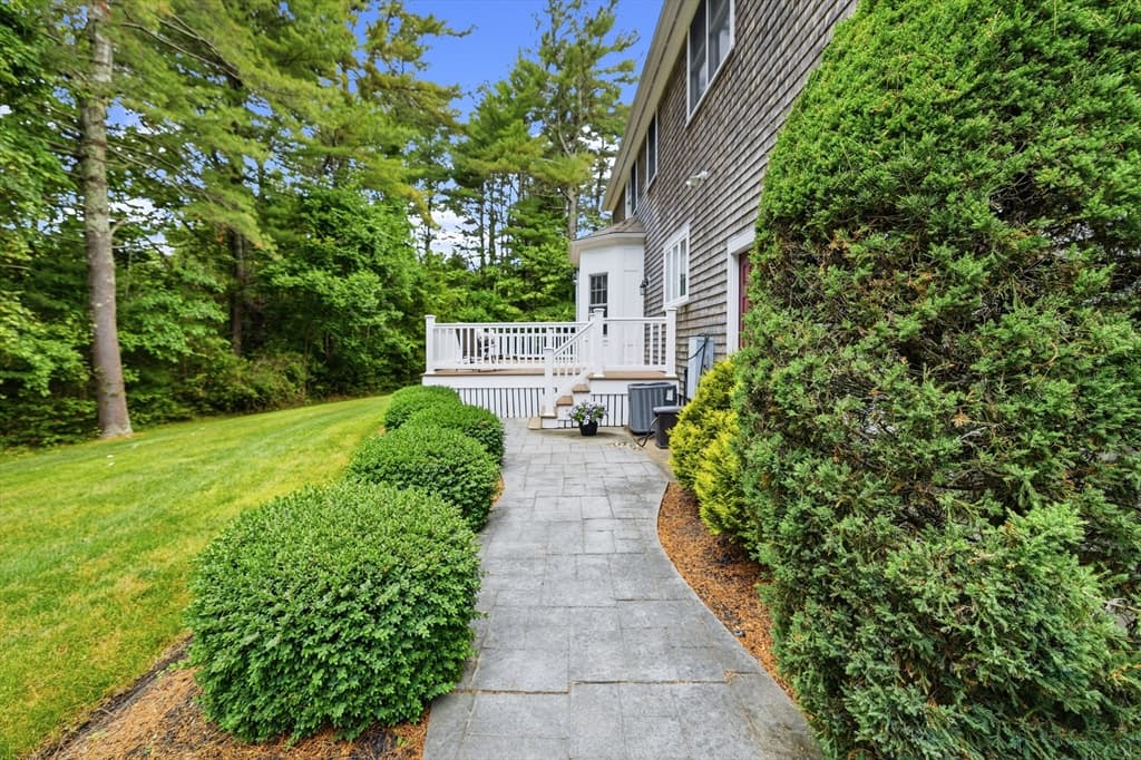 Single Family Residence at 4 Rileys Way, Dartmouth MA 02747, Dartmouth, photo 10 of 40