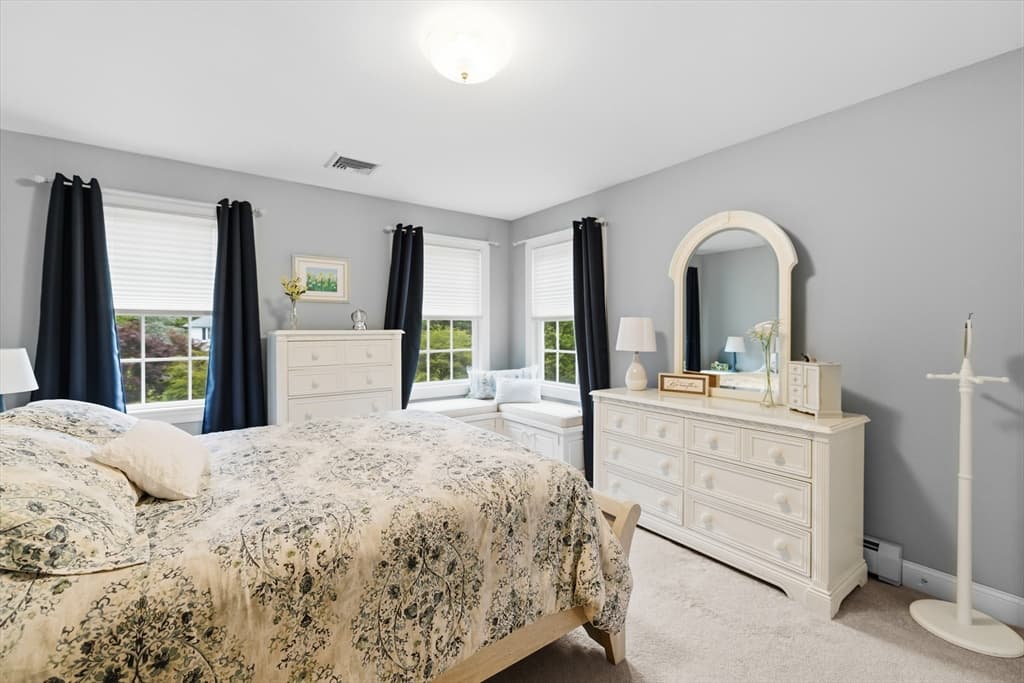Single Family Residence at 4 Rileys Way, Dartmouth MA 02747, Dartmouth, photo 15 of 40