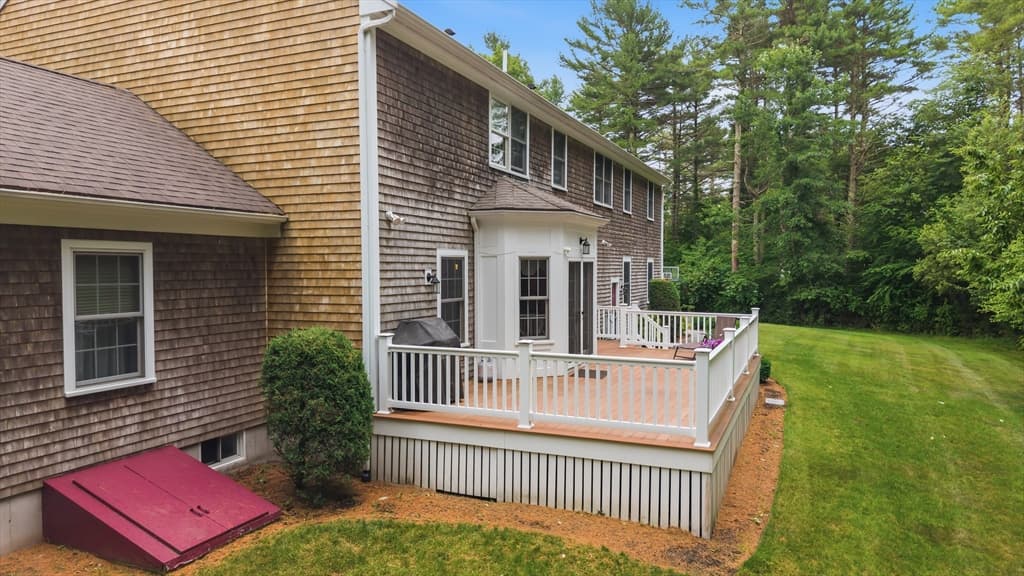 Single Family Residence at 4 Rileys Way, Dartmouth MA 02747, Dartmouth, photo 4 of 40
