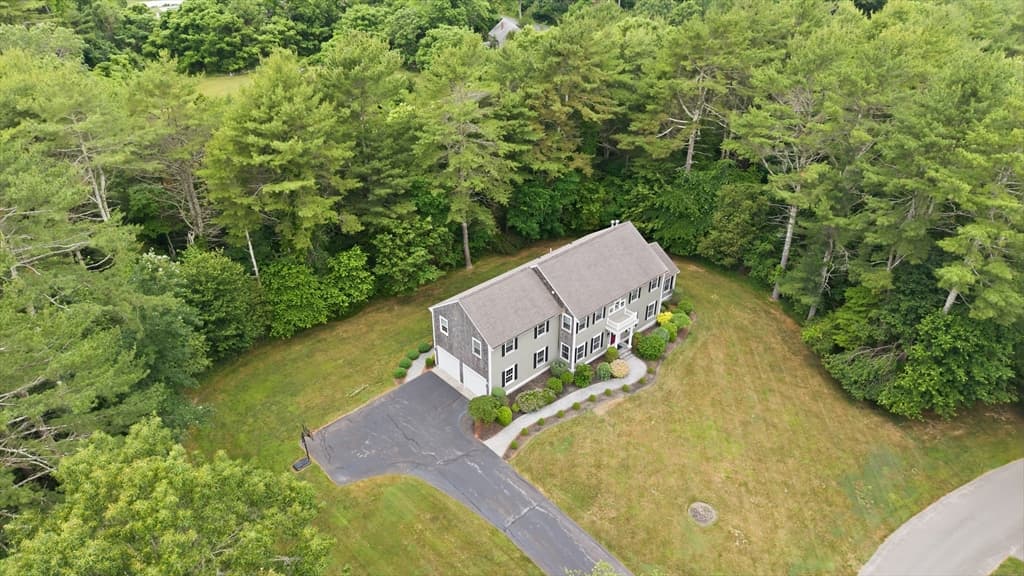 Single Family Residence at 4 Rileys Way, Dartmouth MA 02747, Dartmouth, photo 8 of 40
