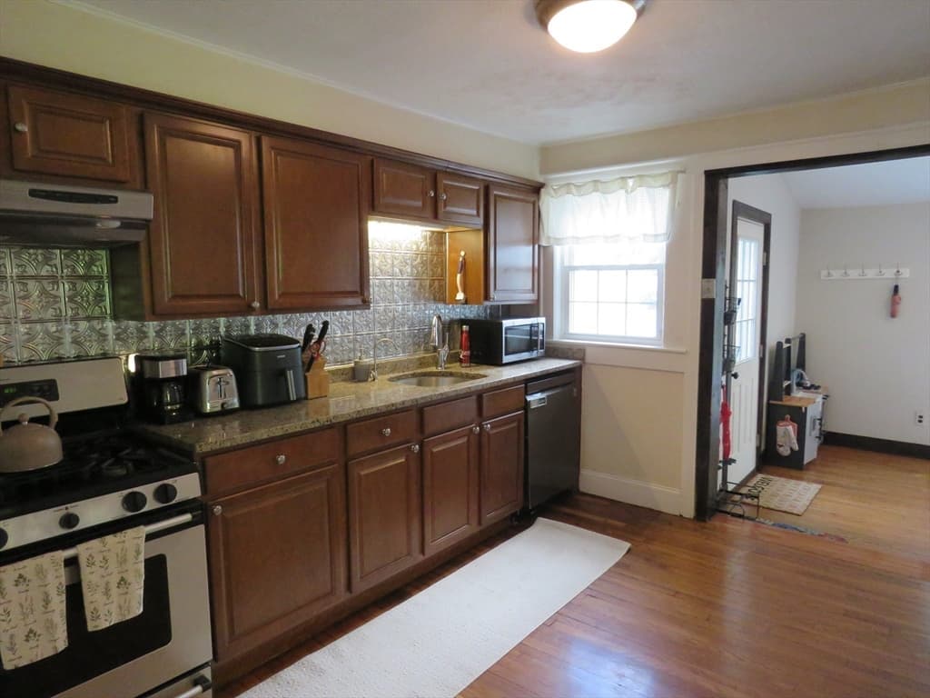 Single Family Residence at 812 East St, Dedham MA 02026, photo 8 of 33