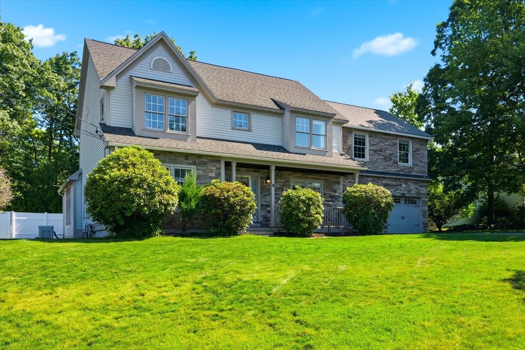 9 Tennyson Dr, Manchester NH 03104