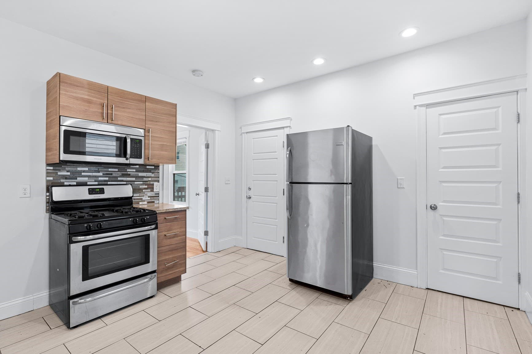 3 Family at 8 Roach St, Boston MA 02125, photo 3 of 17