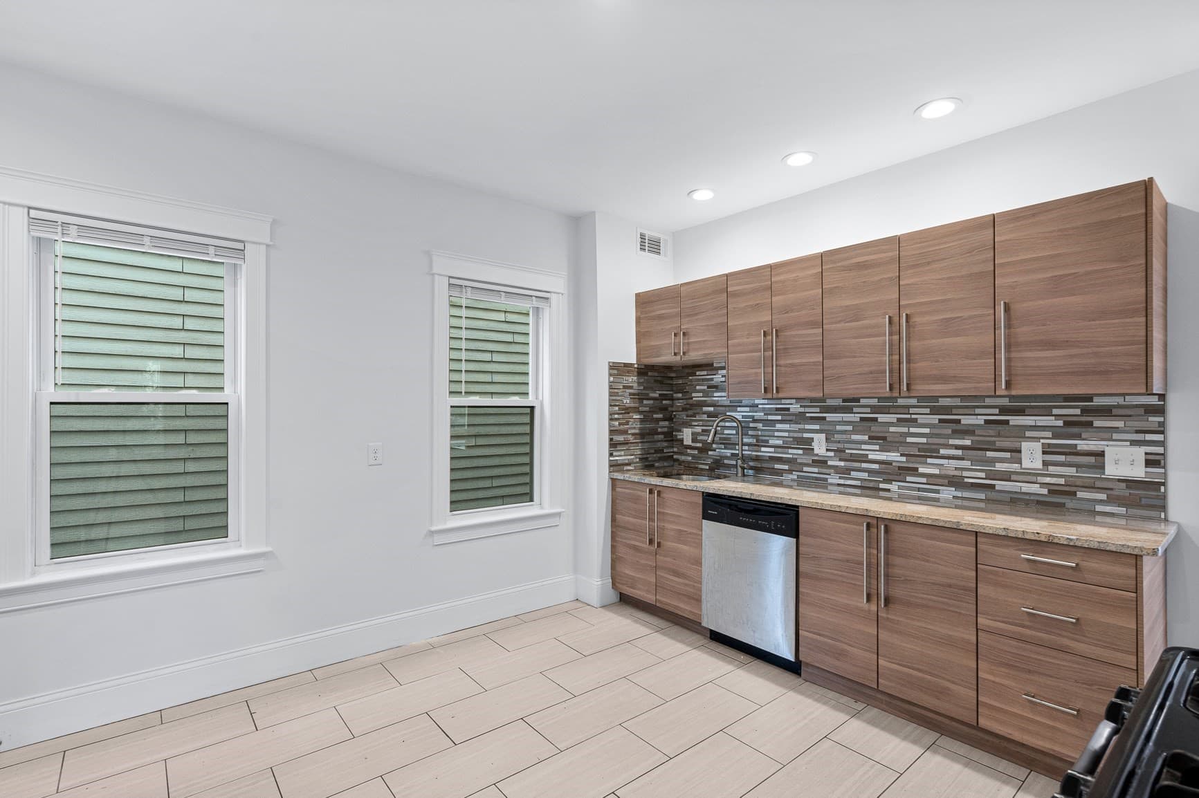 3 Family at 8 Roach St, Boston MA 02125, photo 4 of 17